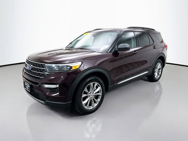 Used 2023 Ford Explorer XLT w/ Equipment Group 202A image 3