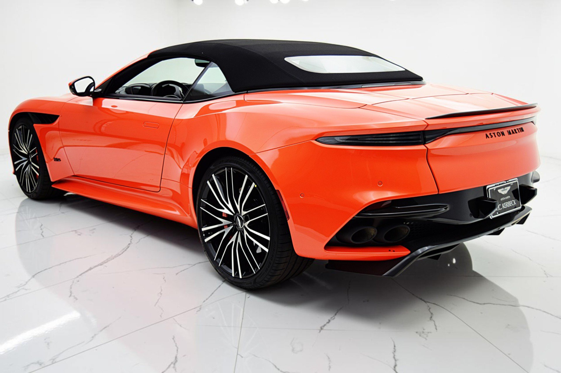 Used 2023 Aston Martin DBS Superleggera Volante RWD image 21