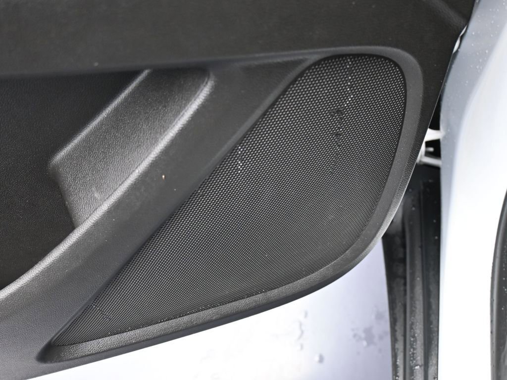 Used 2021 Chevrolet Traverse LS image 14