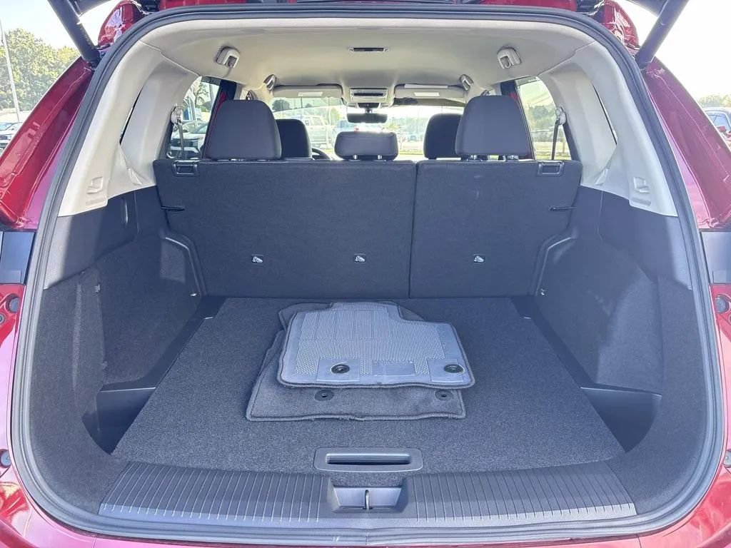 Used 2026 Nissan Rogue SV w/ Cold Weather Package FWD image 19