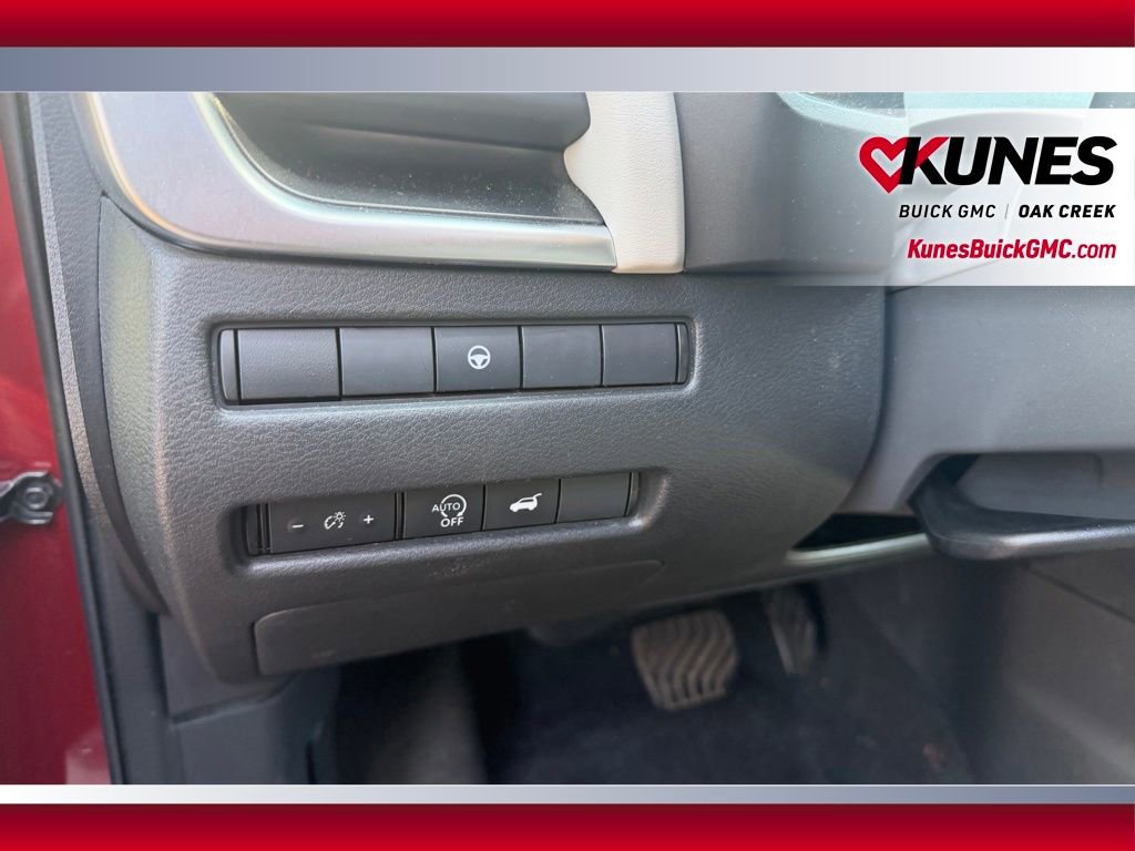 Used 2025 Nissan Rogue SV AWD/4WD image 13