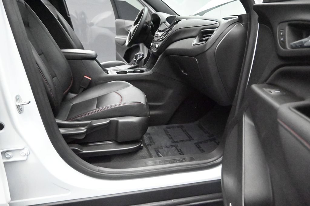 Used 2024 Chevrolet Equinox RS w/ RS Leather Package FWD image 17