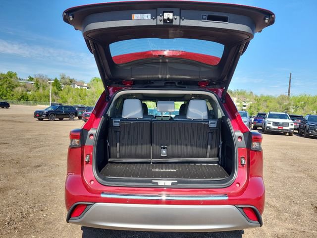 Used 2025 Toyota Highlander Platinum AWD/4WD image 26