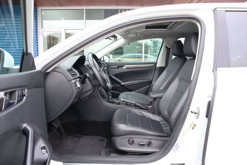 Used 2017 Volkswagen Passat 1.8T SE FWD image 9