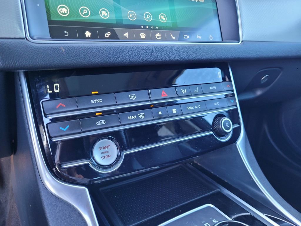 Used 2019 Jaguar XF Prestige image 16