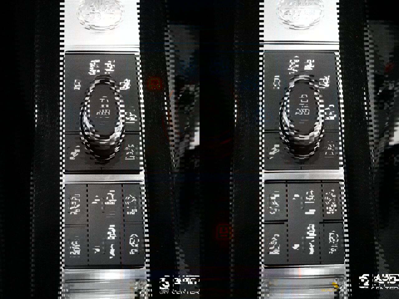 Used 2017 Land Rover Discovery HSE image 28