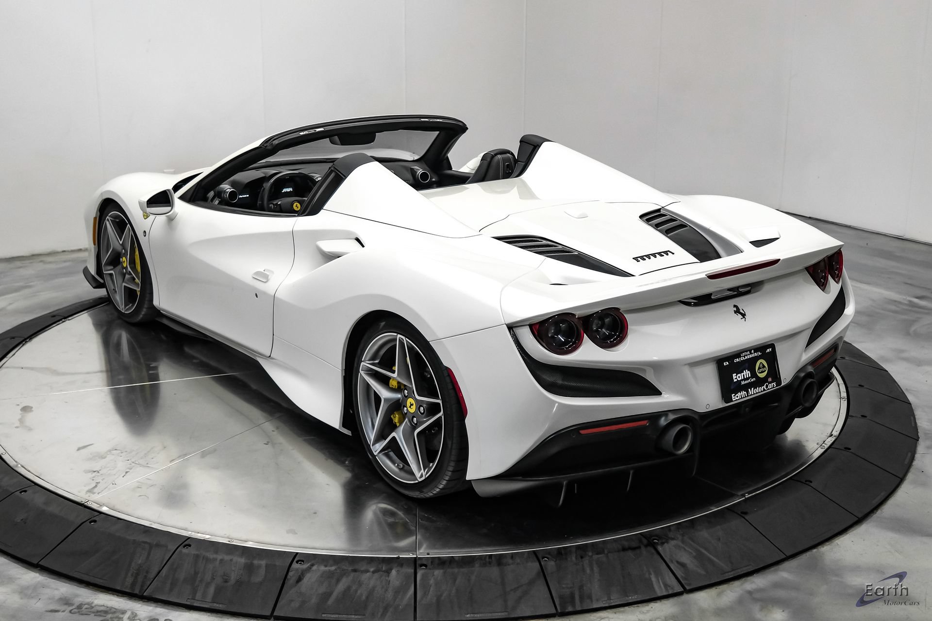 Used 2022 Ferrari F8 Tributo RWD image 15