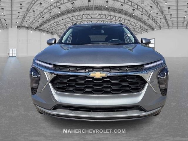 Used 2025 Chevrolet Trax LT w/ Driver Confidence Package image 2