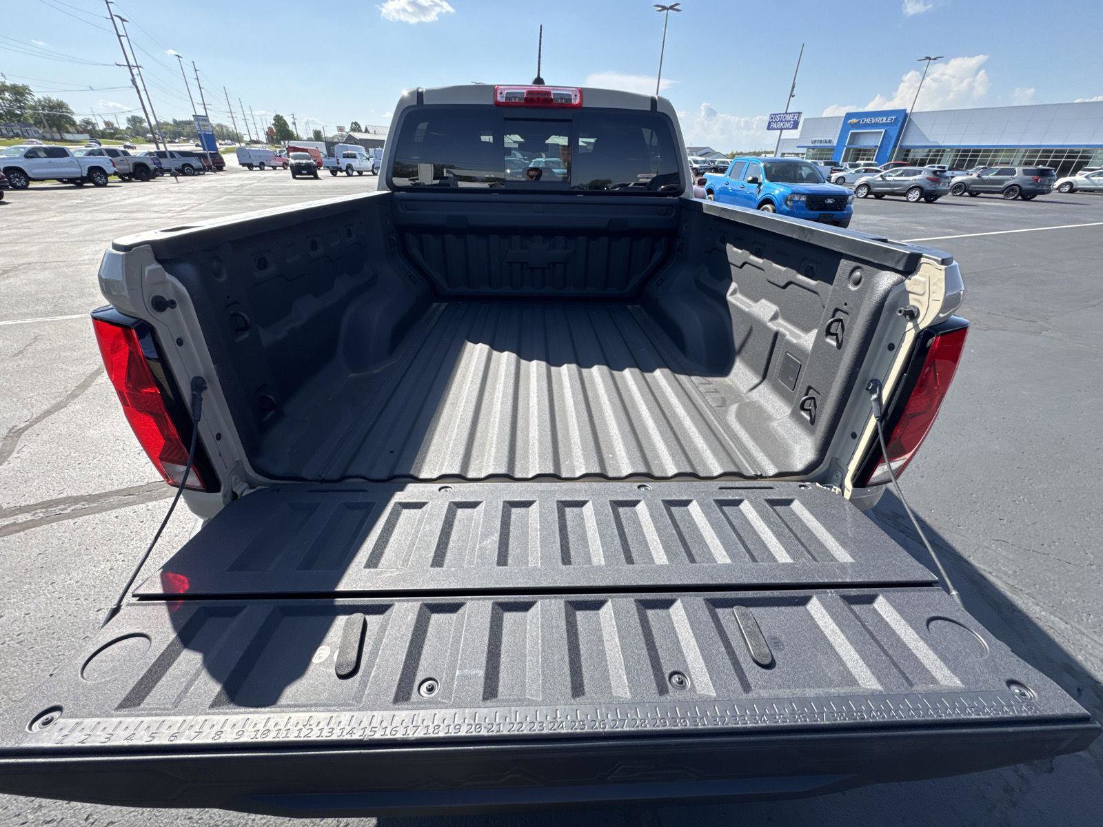 Used 2023 Chevrolet Colorado Trail Boss w/ Technology Package AWD/4WD image 14