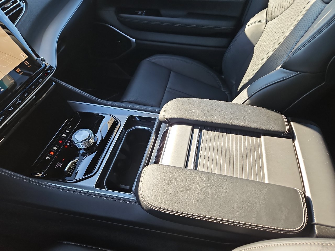 New 2026 Jeep Grand Wagoneer Limited AWD/4WD image 32