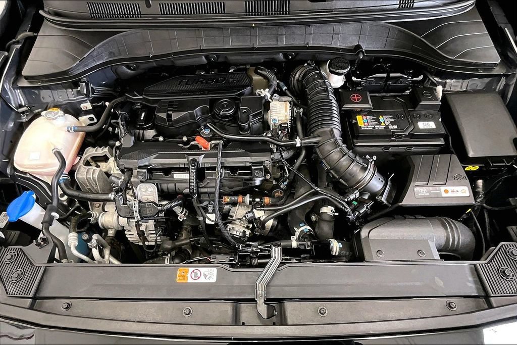 Certified 2022 Hyundai Kona Limited AWD/4WD image 9