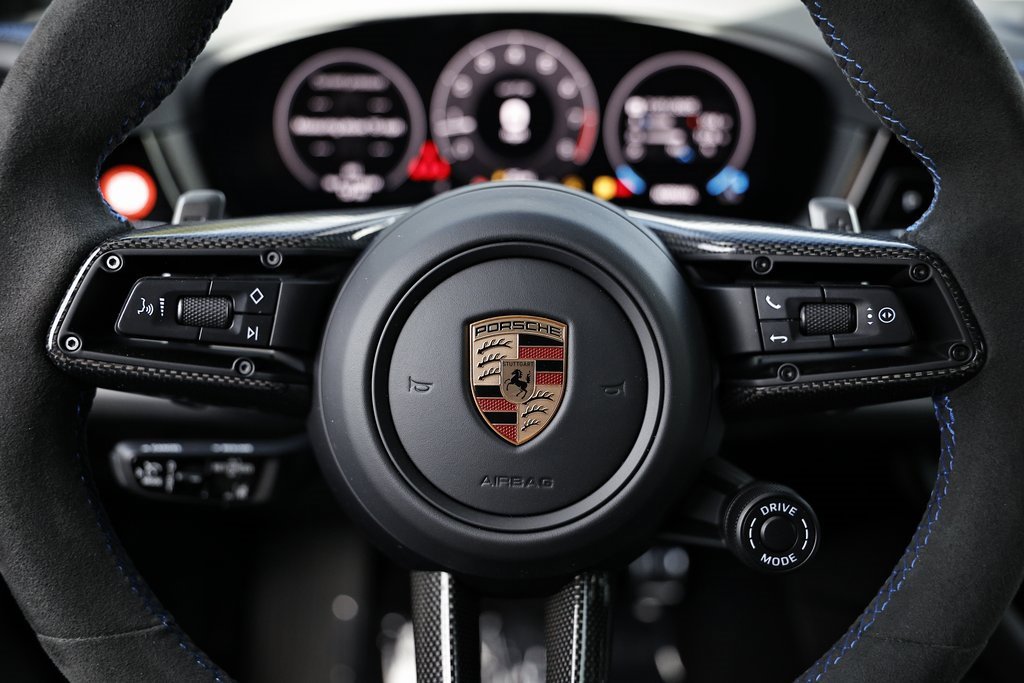 New 2025 Porsche Cayenne GTS image 32