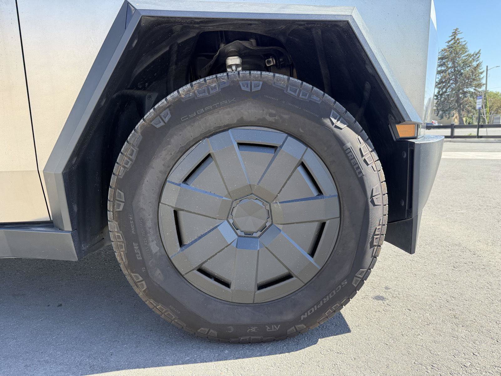 Used 2024 Tesla Cybertruck AWD Crew Cab image 10