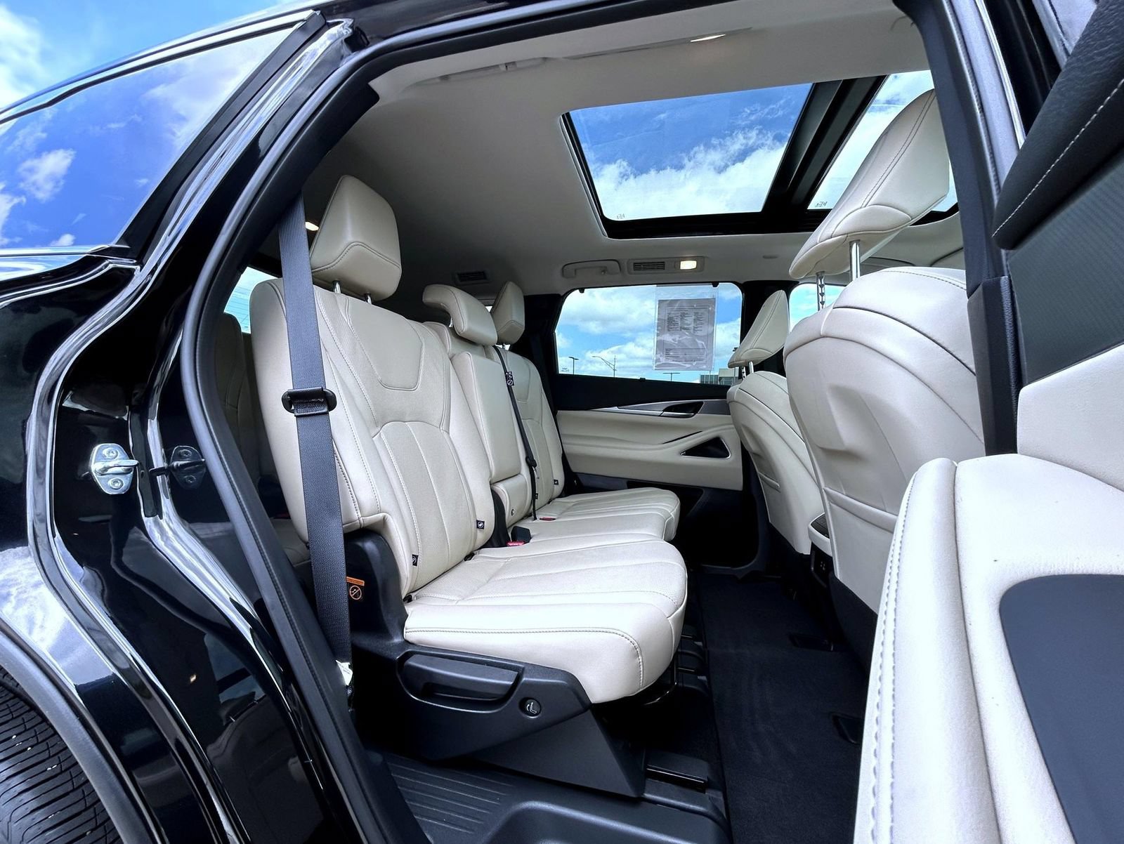 Certified 2025 INFINITI QX60 Luxe AWD/4WD image 18