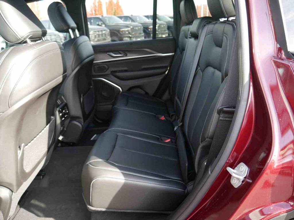 New 2025 Jeep Grand Cherokee Limited w/ Luxury Tech Group II image 12