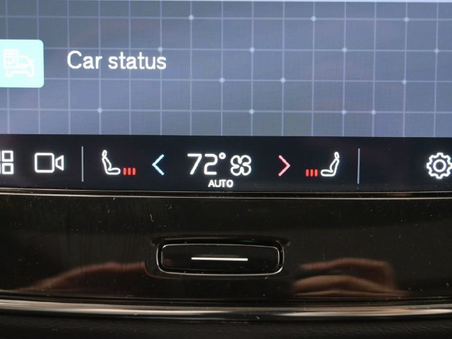 Used 2024 Volvo XC40 B5 Plus AWD/4WD image 19