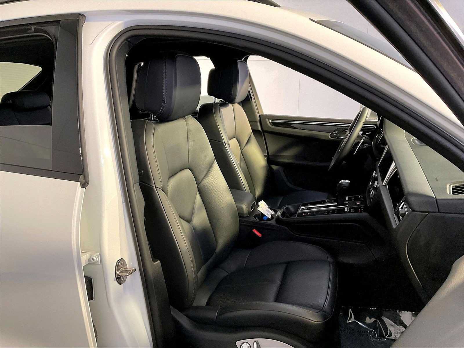 Certified 2023 Porsche Macan AWD/4WD image 18