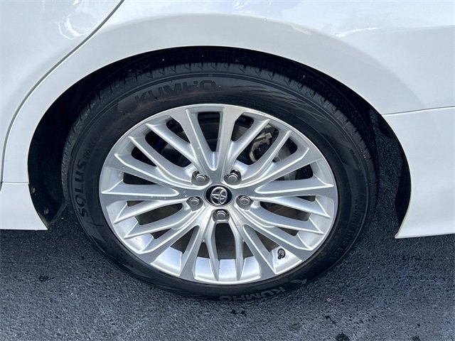 Used 2018 Toyota Camry XLE image 12