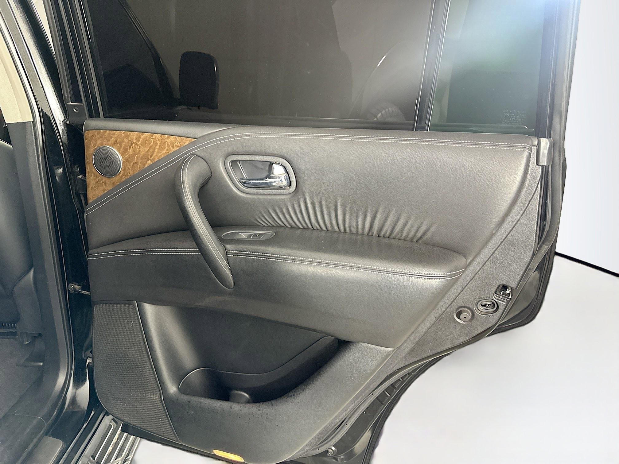 Used 2016 INFINITI QX80 Luxe w/ 22" Wheel Package RWD image 32