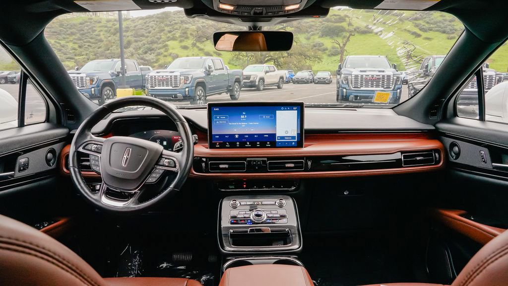 Used 2023 Lincoln Nautilus Reserve w/ Equipment Group 201A image 15