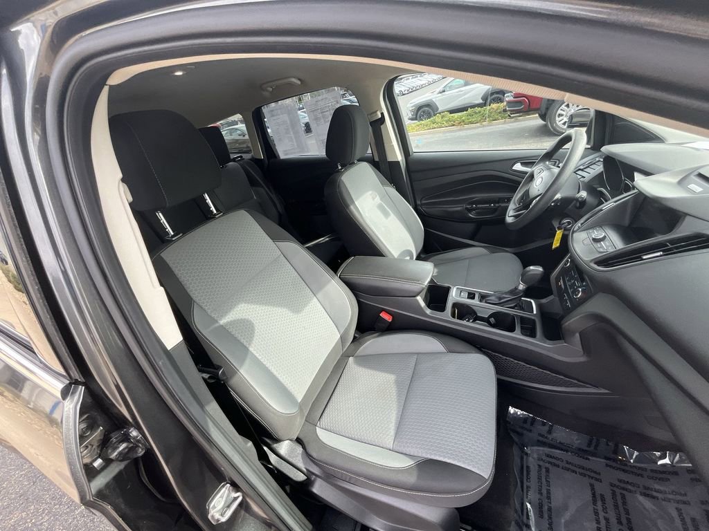 Used 2017 Ford Escape SE w/ Equipment Group 201A FWD image 24