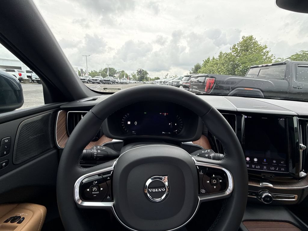 Used 2023 Volvo XC60 B5 Ultimate w/ Climate Package FWD image 17