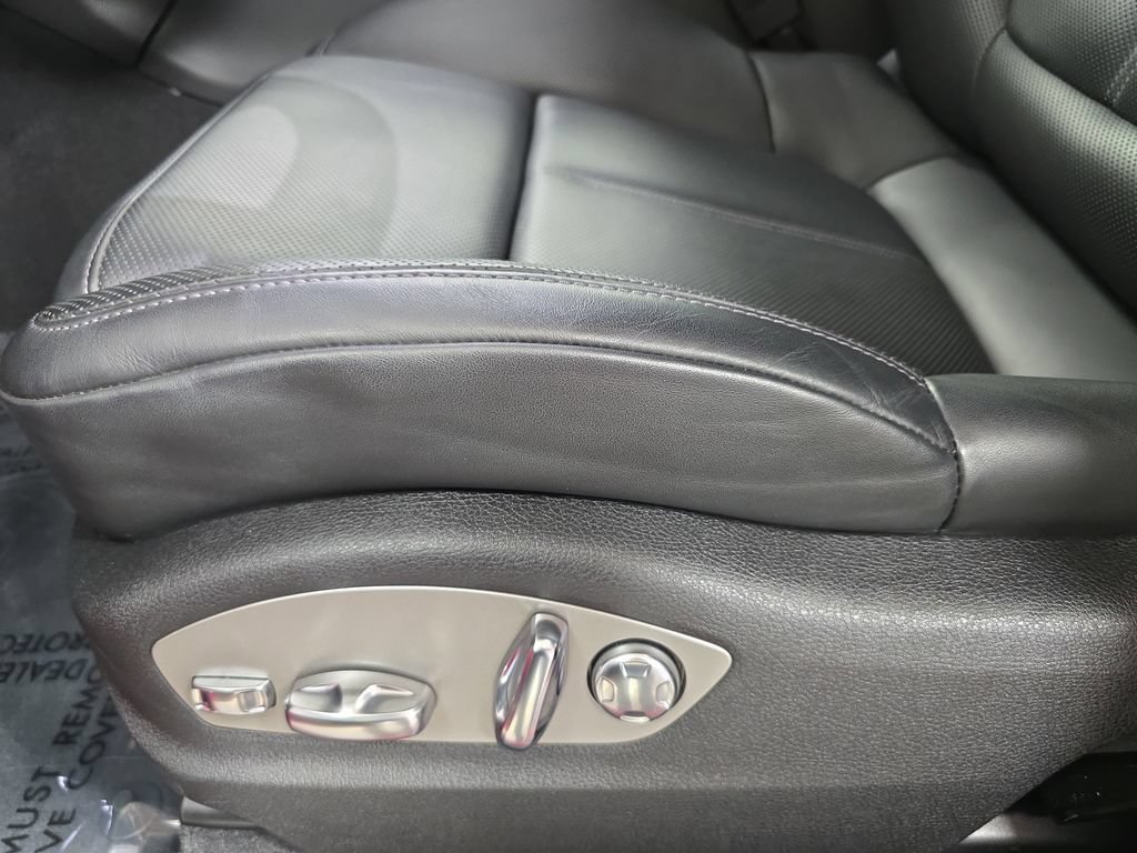 Certified 2026 Porsche Macan AWD/4WD image 23