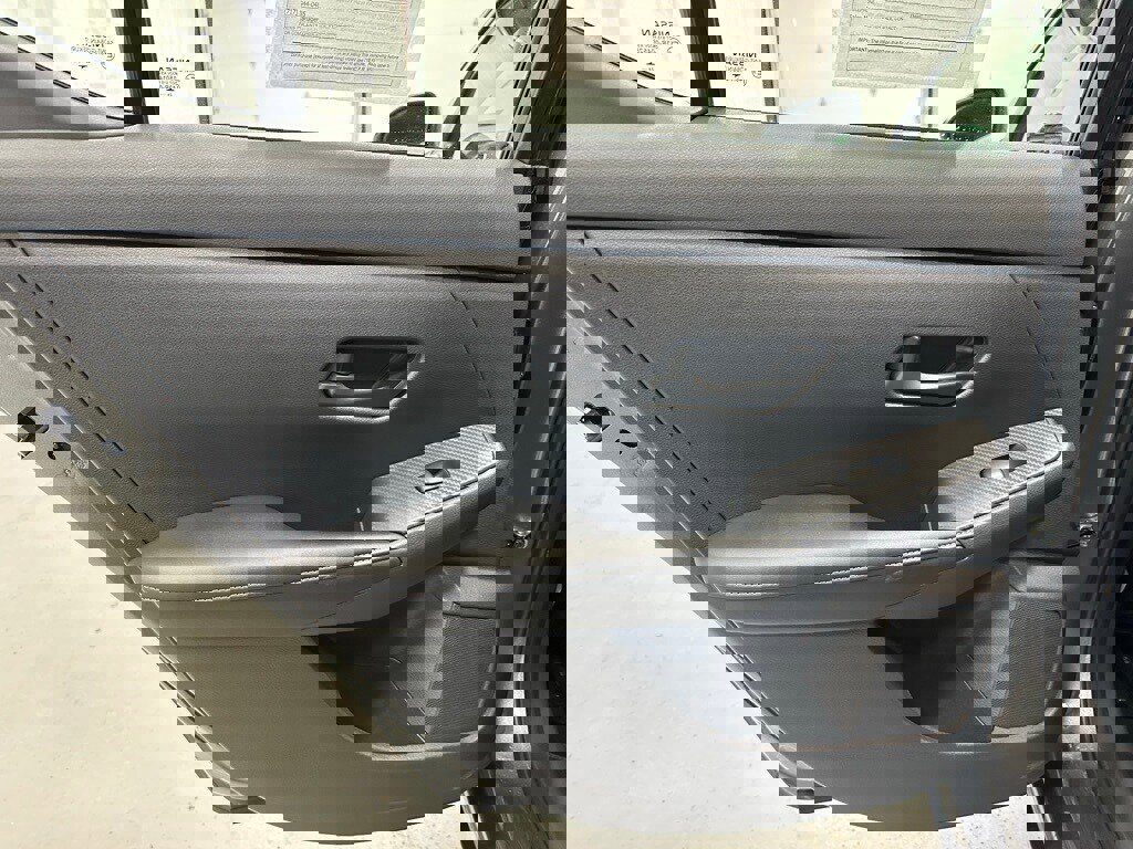 Used 2025 Nissan Sentra SV image 39