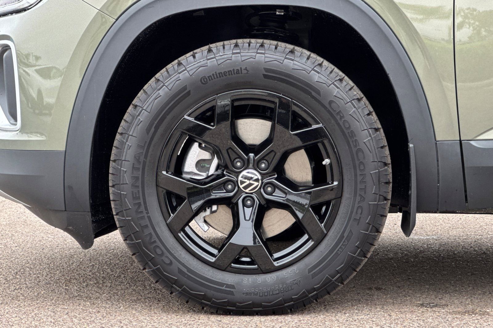 New 2025 Volkswagen Atlas Peak Edition SE image 26