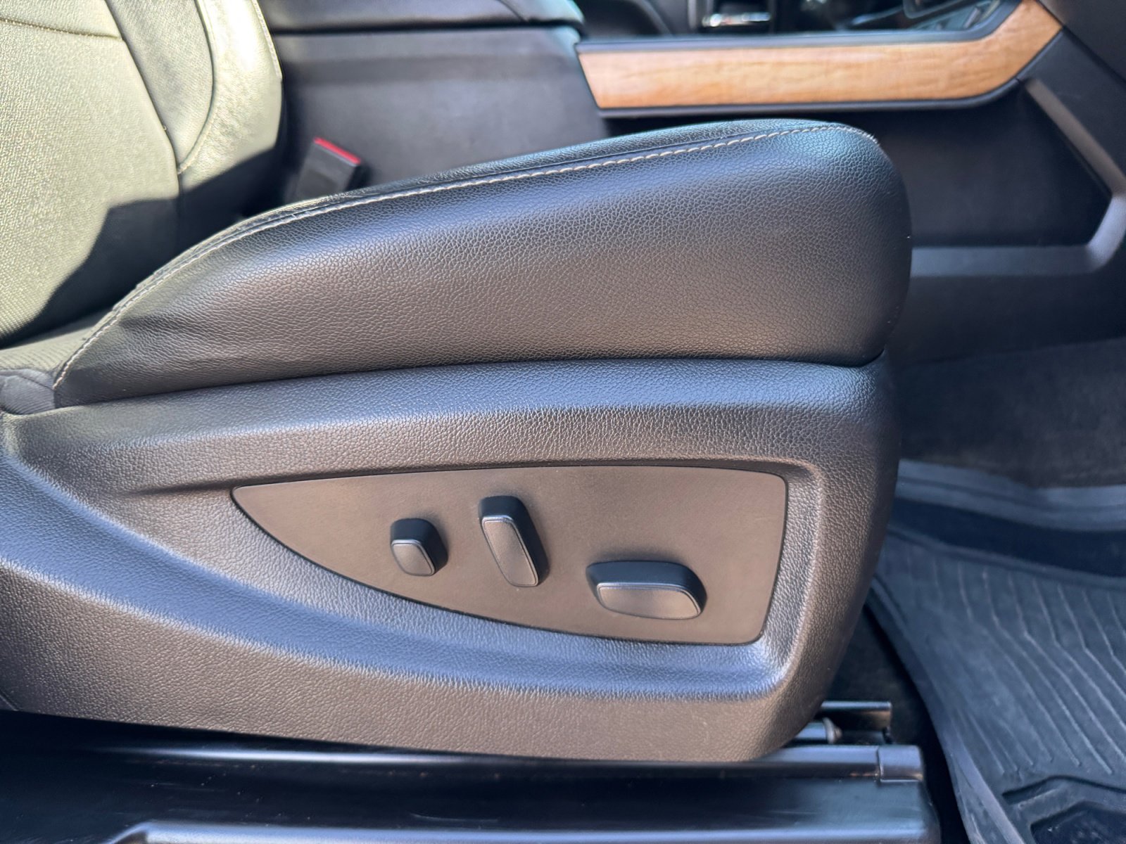 Used 2018 Chevrolet Silverado 3500 LTZ image 31