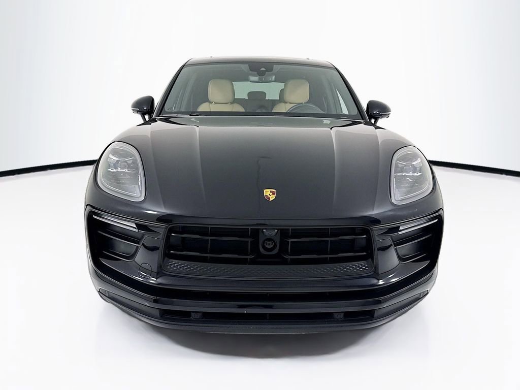 Certified 2025 Porsche Macan image 6