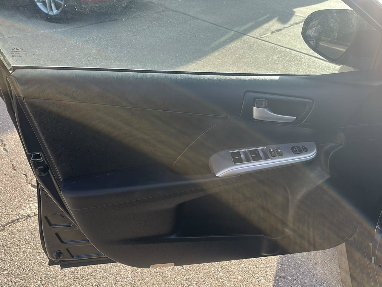 Used 2014 Toyota Camry SE FWD image 10