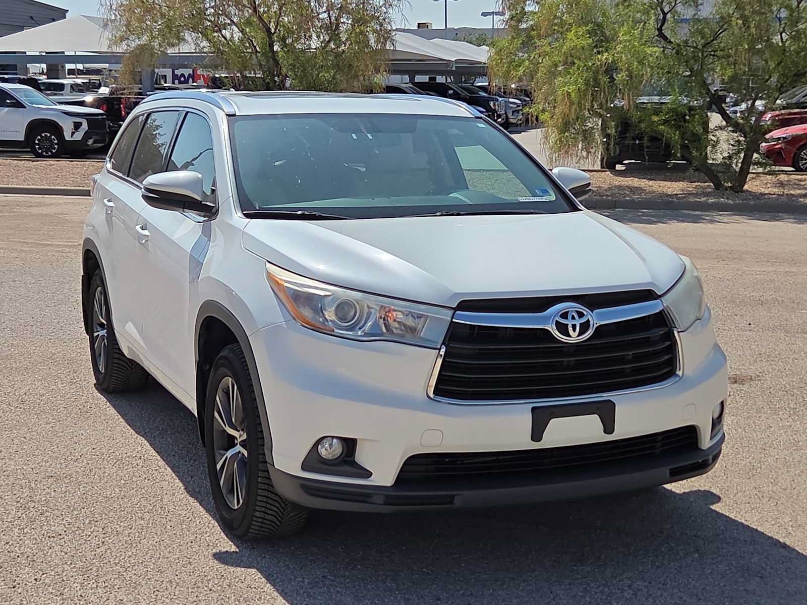 Used 2016 Toyota Highlander XLE AWD/4WD image 3