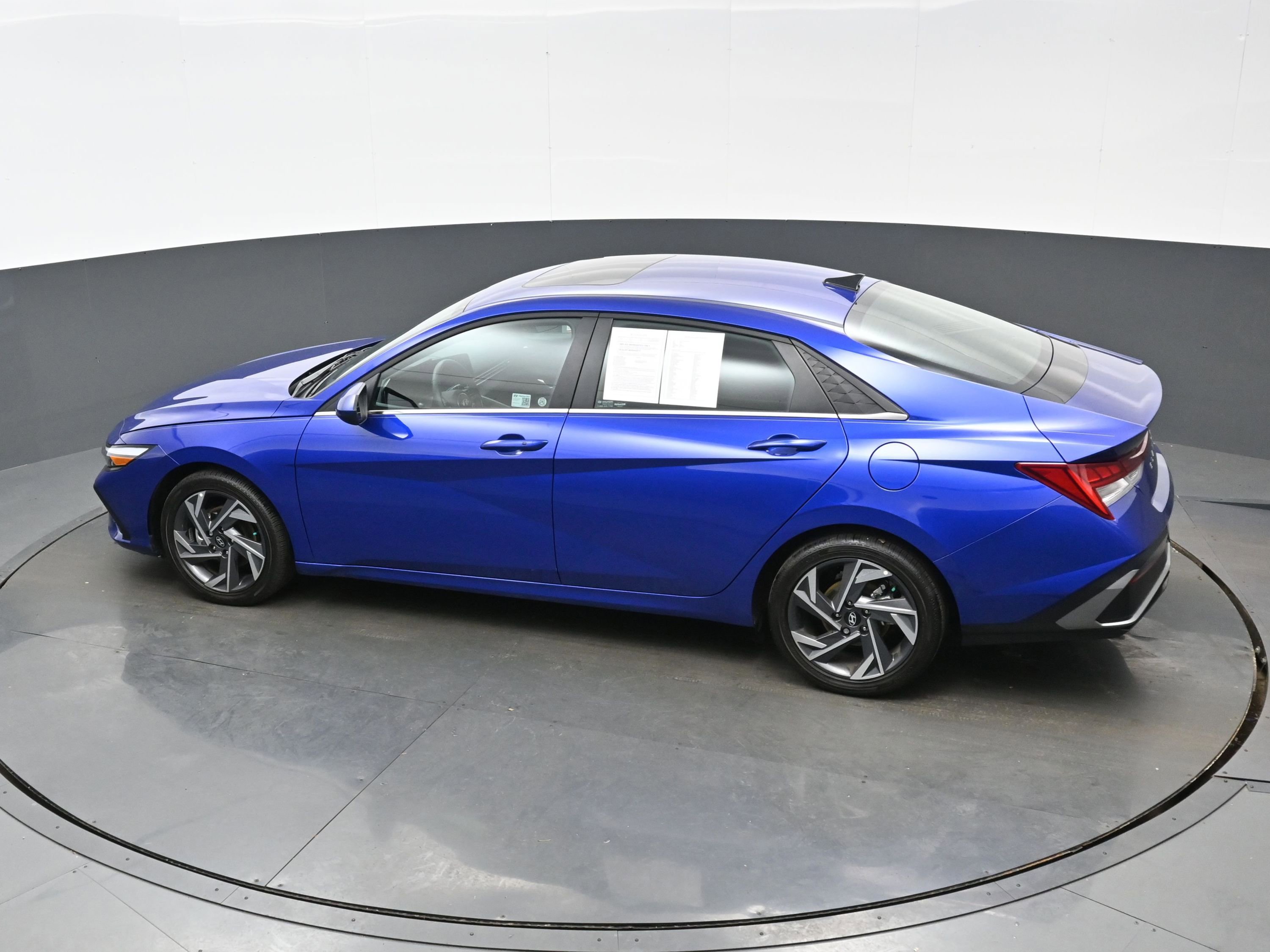 Certified 2025 Hyundai Elantra SEL image 32