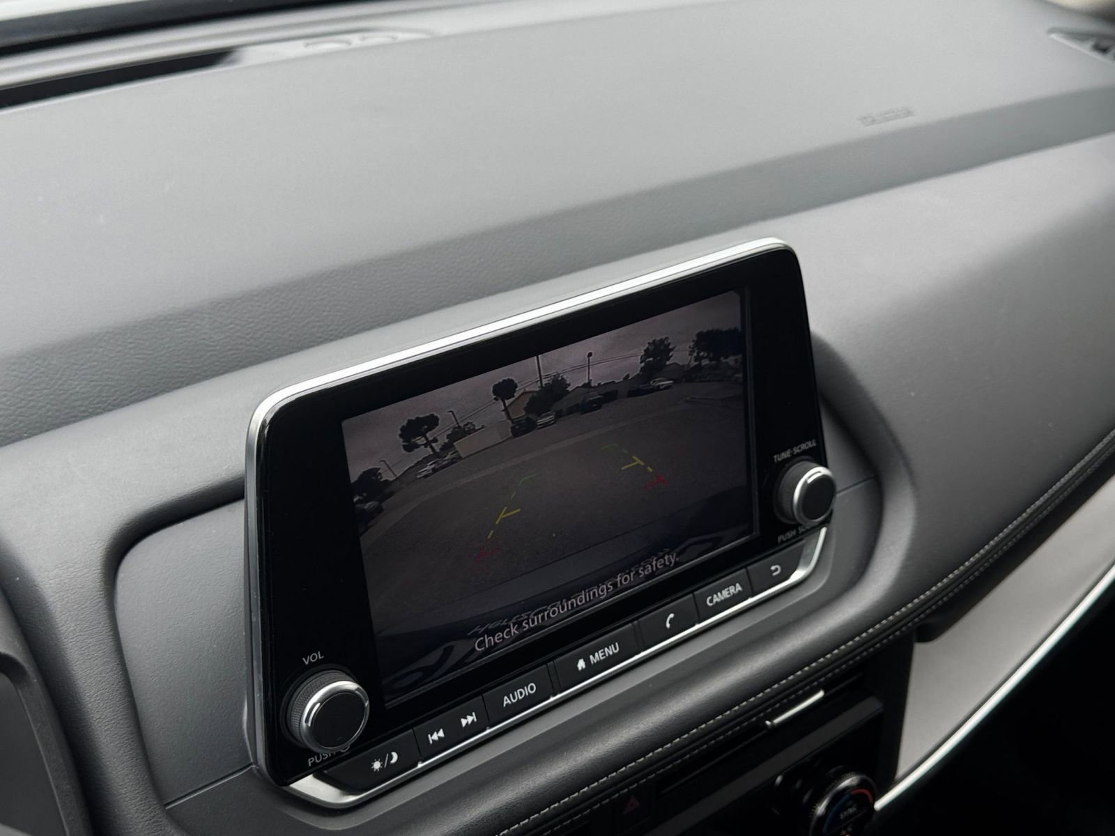 Used 2025 Nissan Rogue SV FWD image 25
