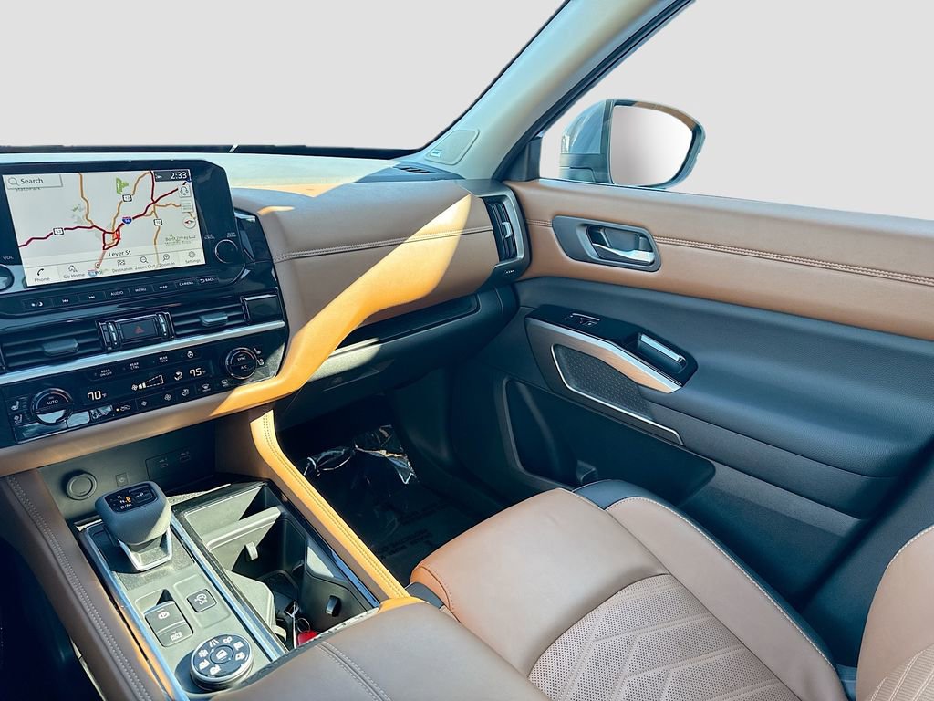 Used 2025 Nissan Pathfinder Platinum image 23
