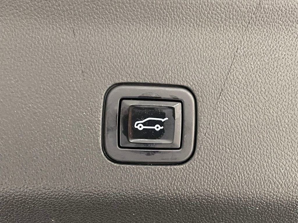 Used 2022 Chevrolet Suburban High Country AWD/4WD image 13