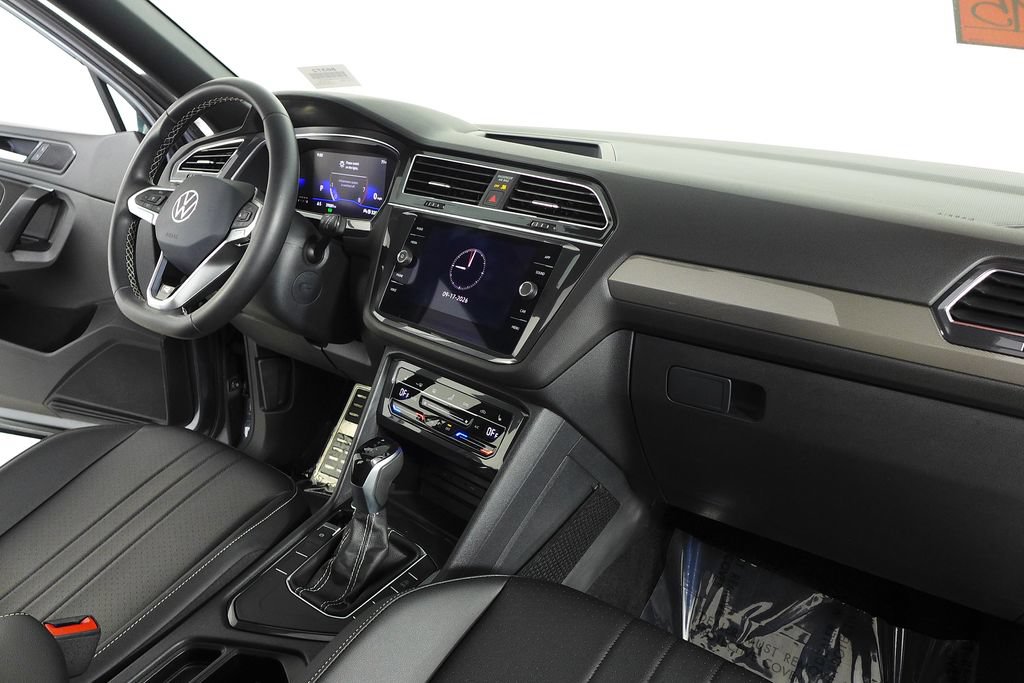 Certified 2023 Volkswagen Tiguan SE R-Line FWD image 12