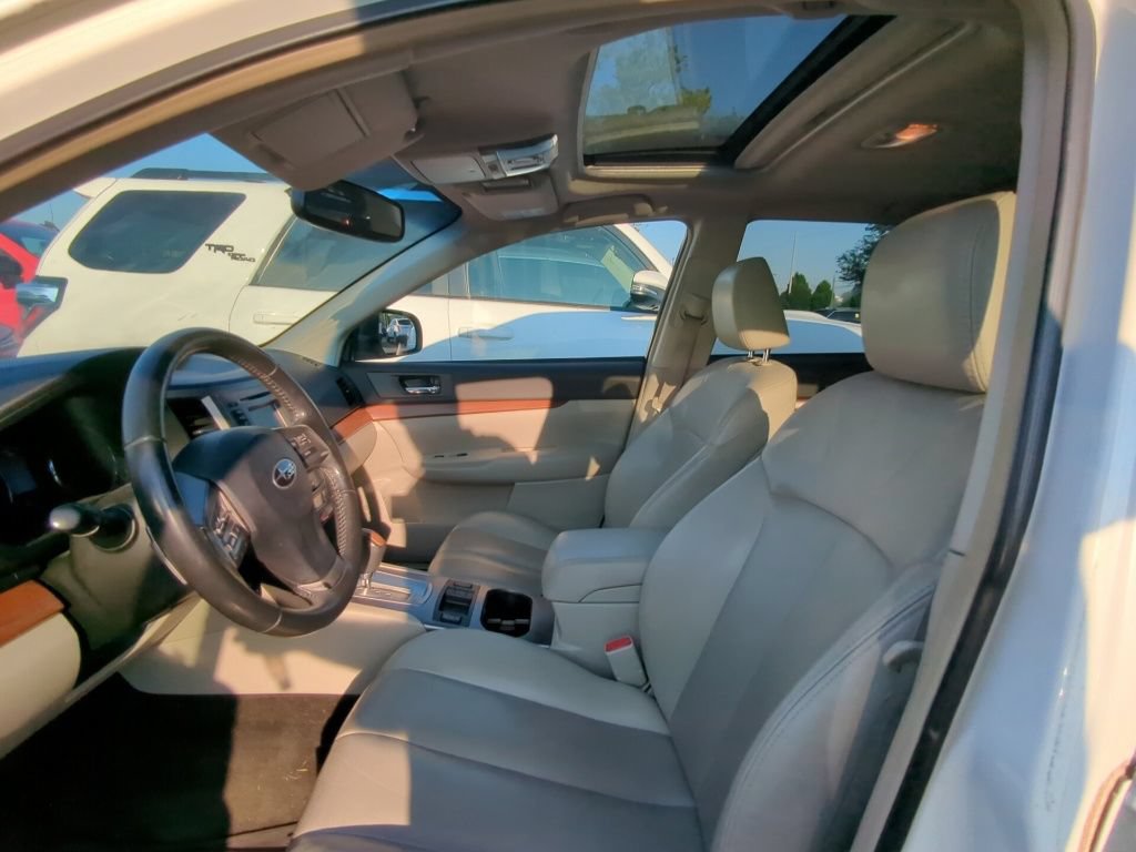 Used 2013 Subaru Outback 2.5i Limited w/ Moonroof Pkg AWD/4WD image 6