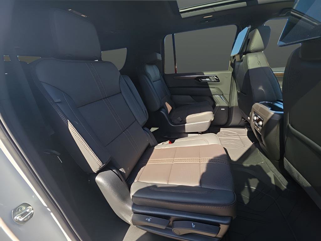 New 2026 Chevrolet Suburban High Country AWD/4WD image 17