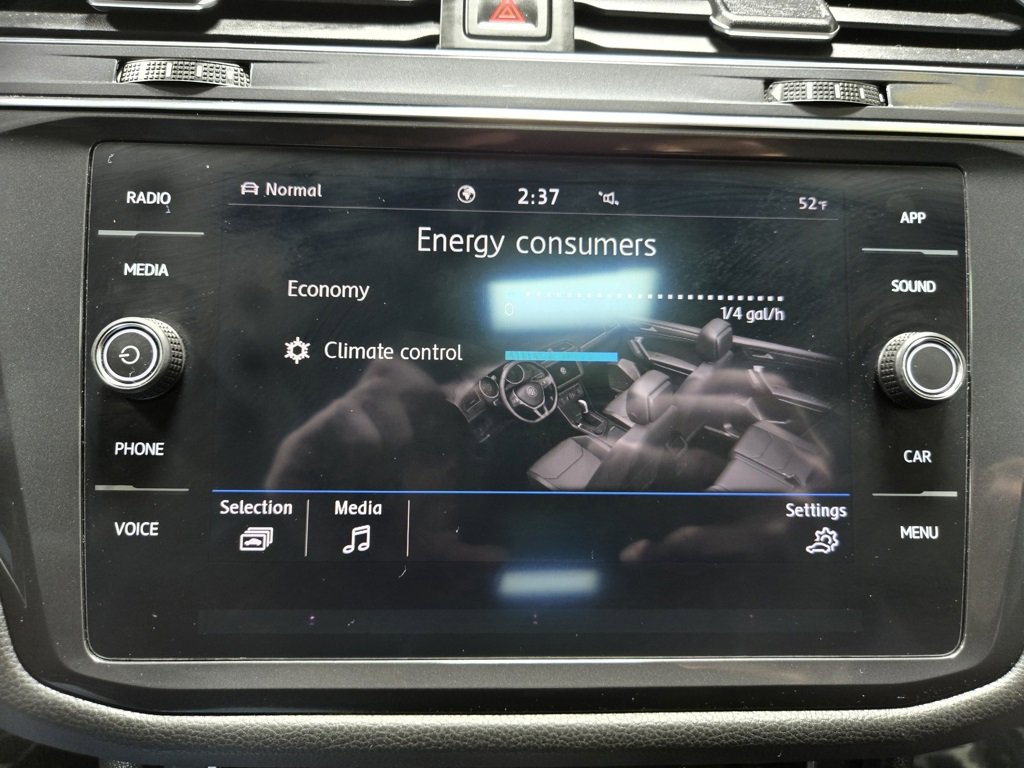 Used 2020 Volkswagen Tiguan SE w/ Panoramic Sunroof Package image 24