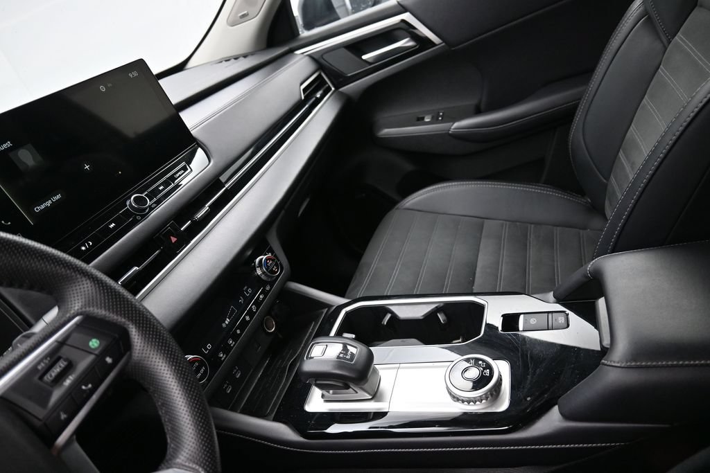 Used 2025 Mitsubishi Outlander AWD image 18