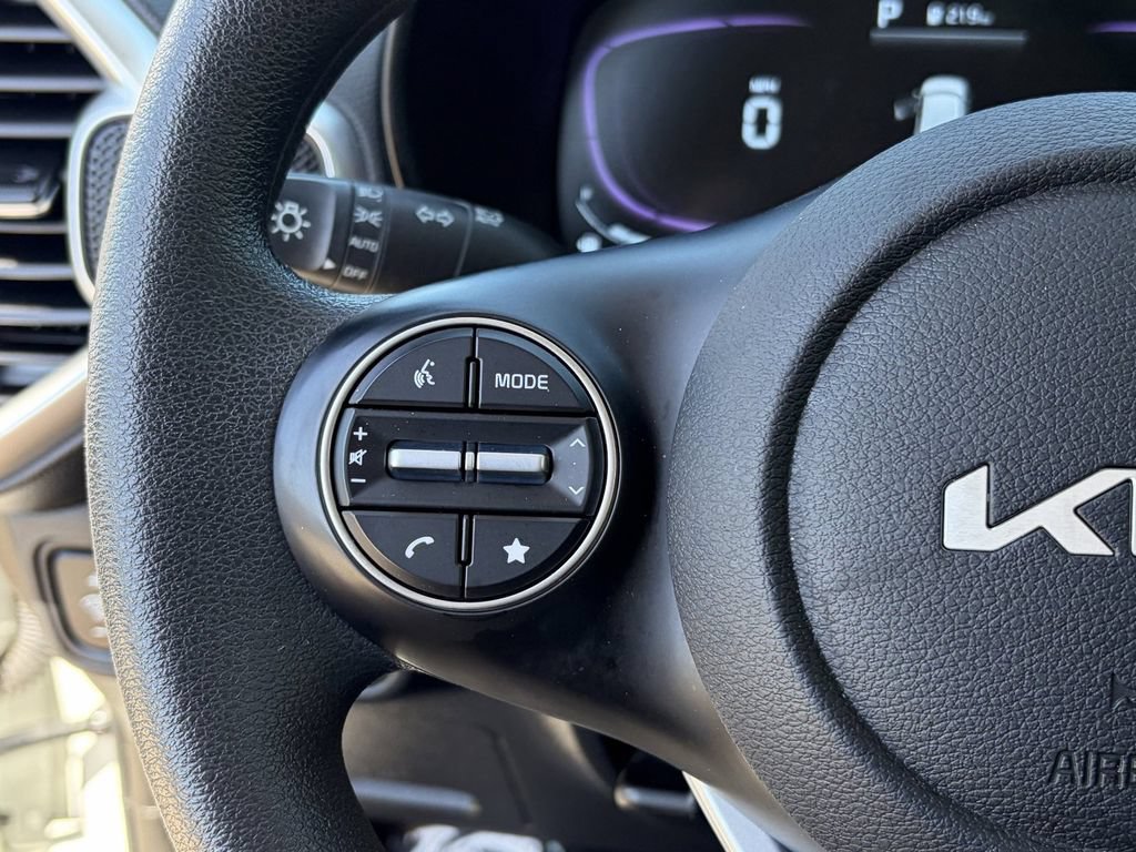 Used 2025 Kia Soul LX FWD image 35
