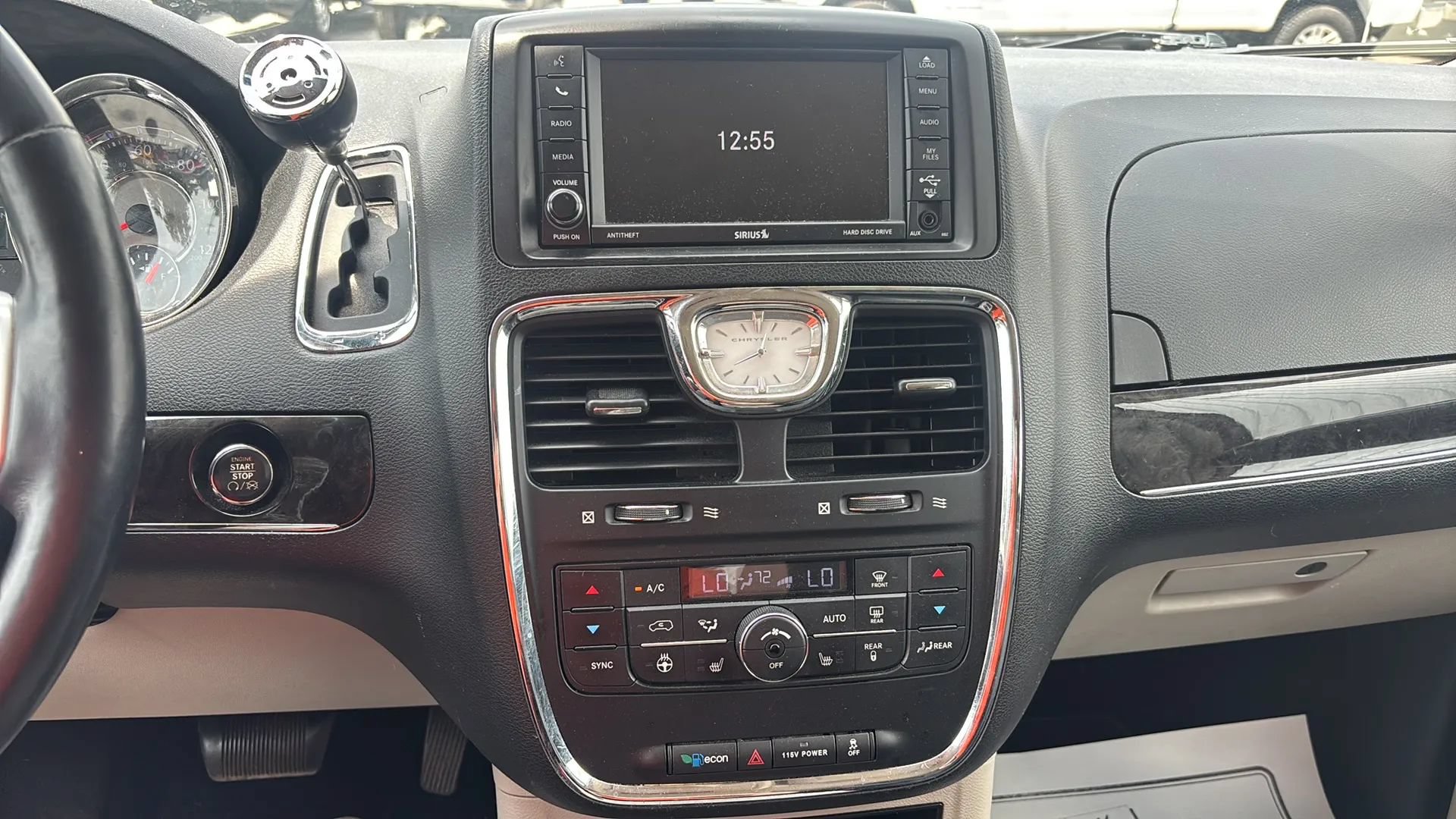 Used 2016 Chrysler Town & Country Touring w/ Driver Convenience Group FWD image 24
