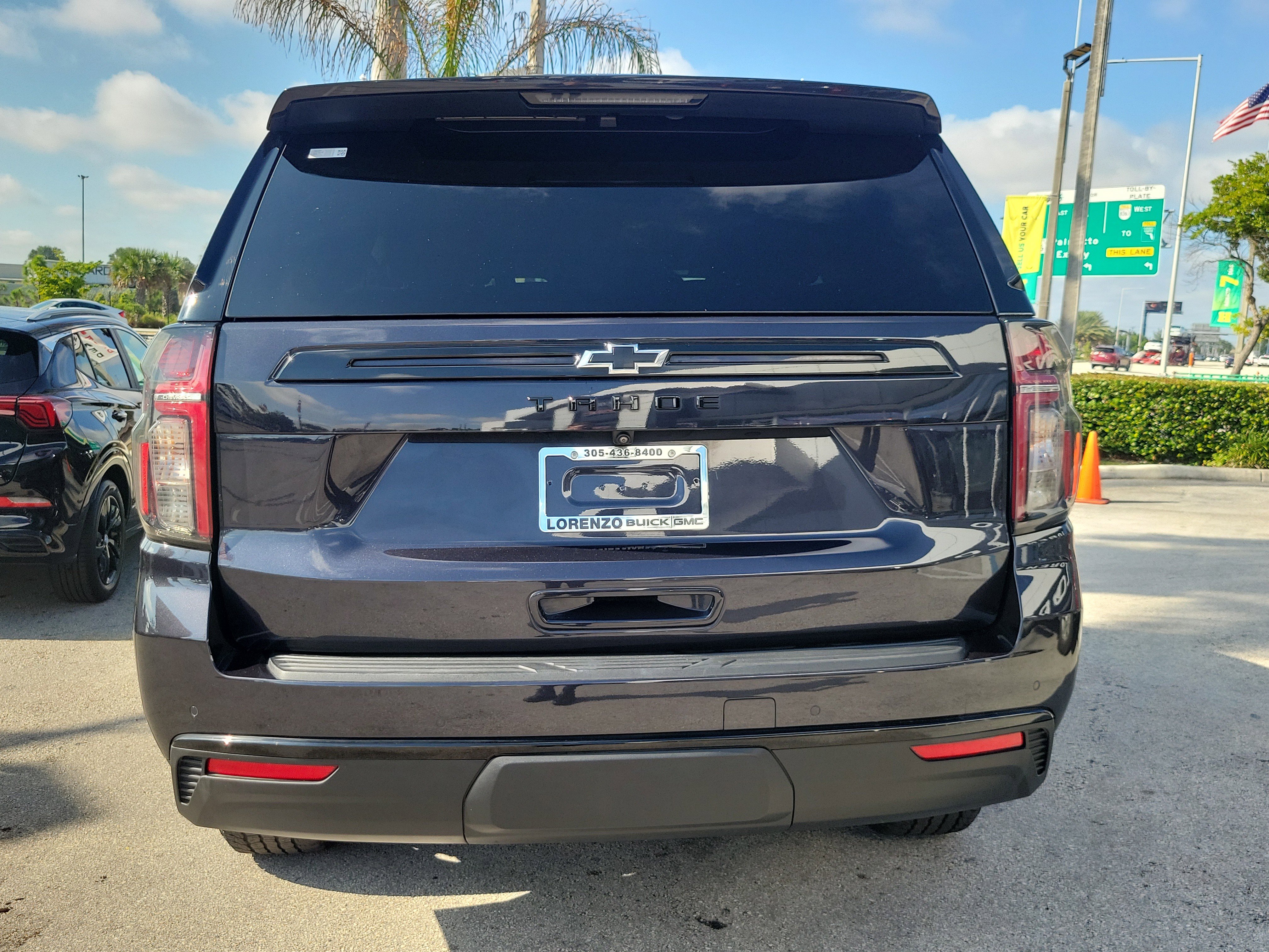 Used 2024 Chevrolet Tahoe Z71 w/ Luxury Package AWD/4WD image 6