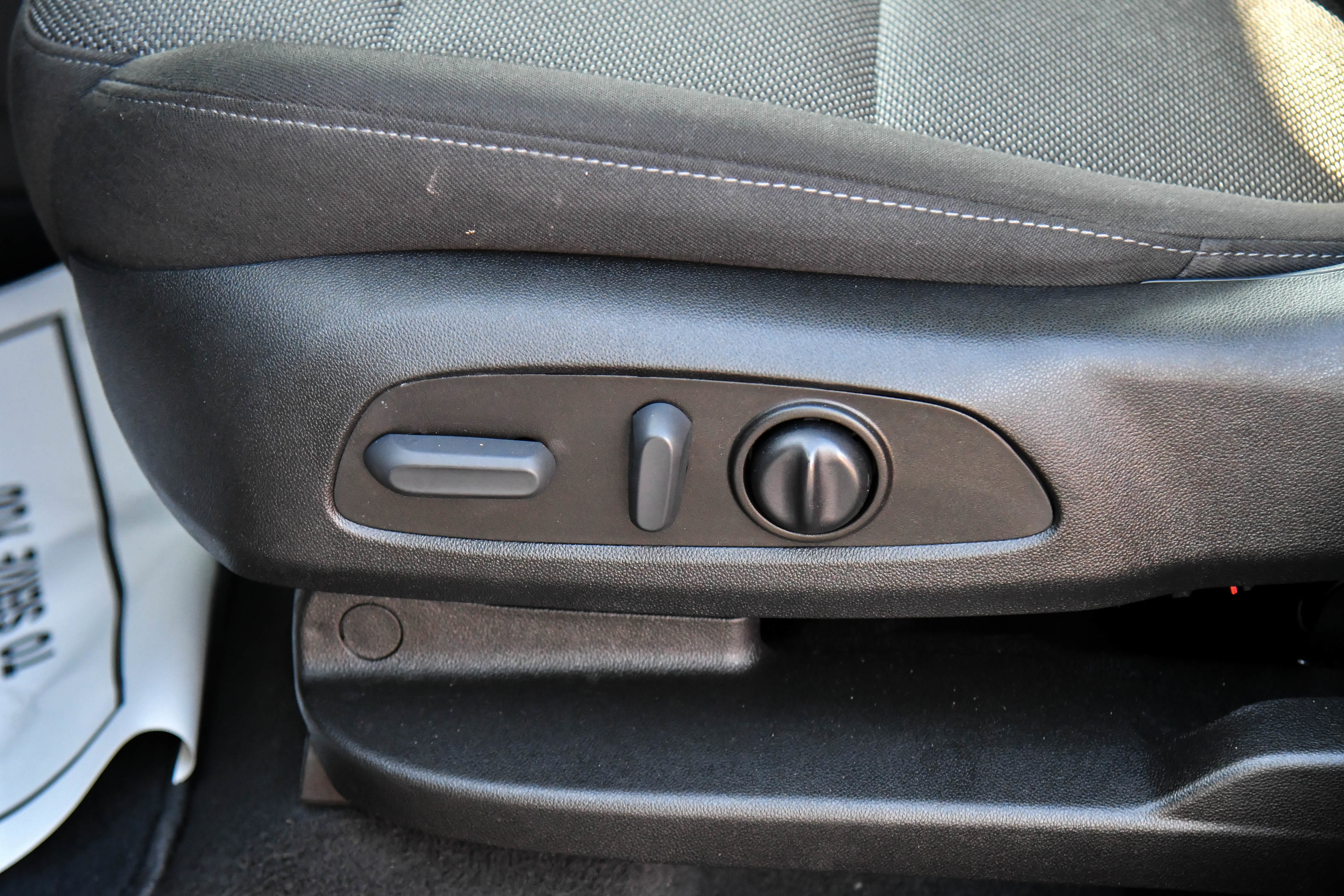 Used 2022 Chevrolet Traverse LT image 17