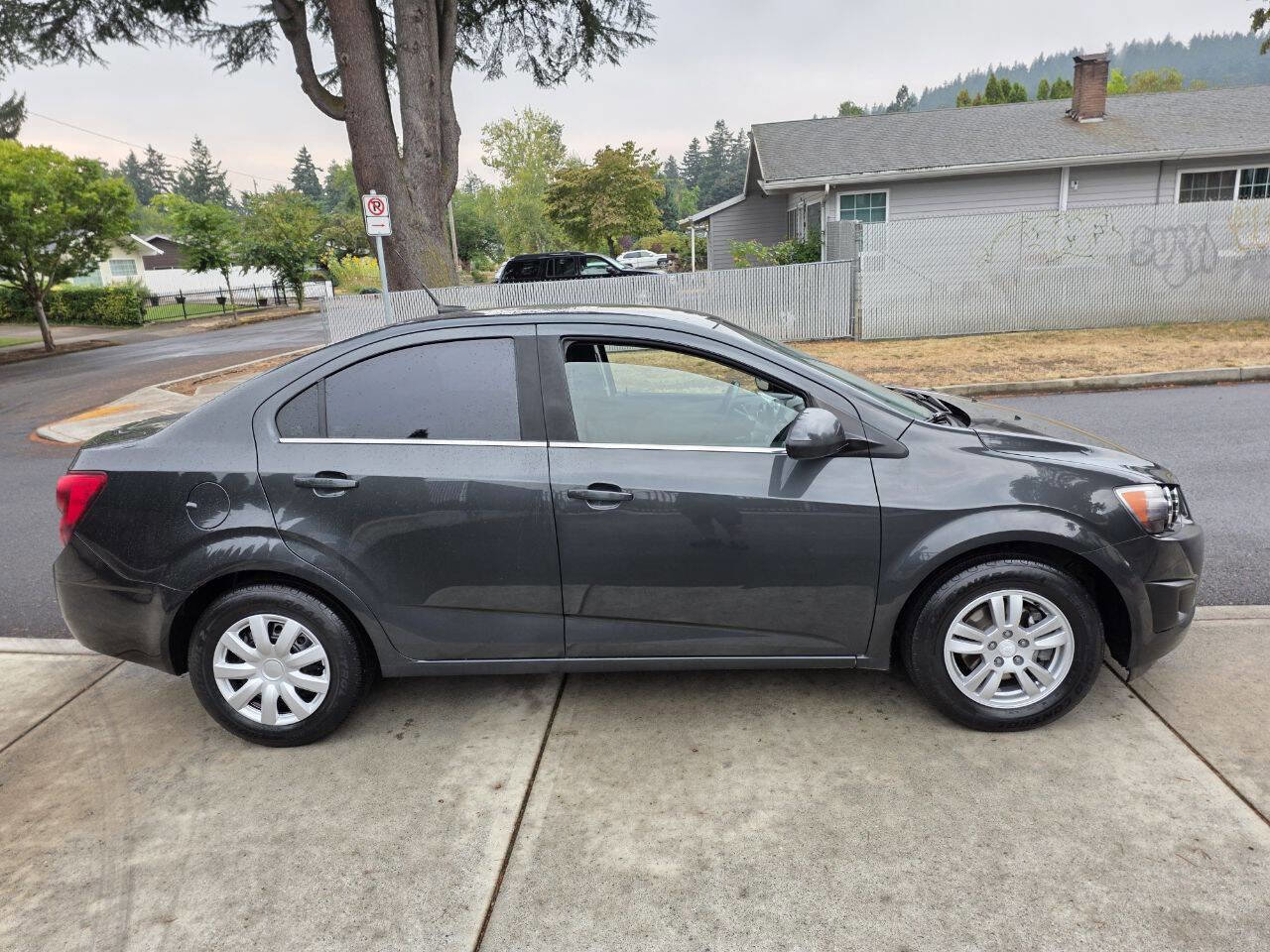 Used 2014 Chevrolet Sonic LT image 4