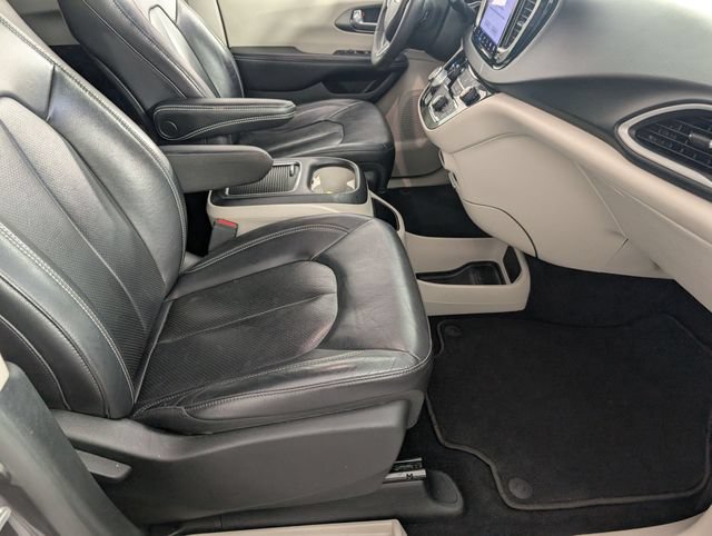 Used 2022 Chrysler Pacifica Touring-L FWD image 32