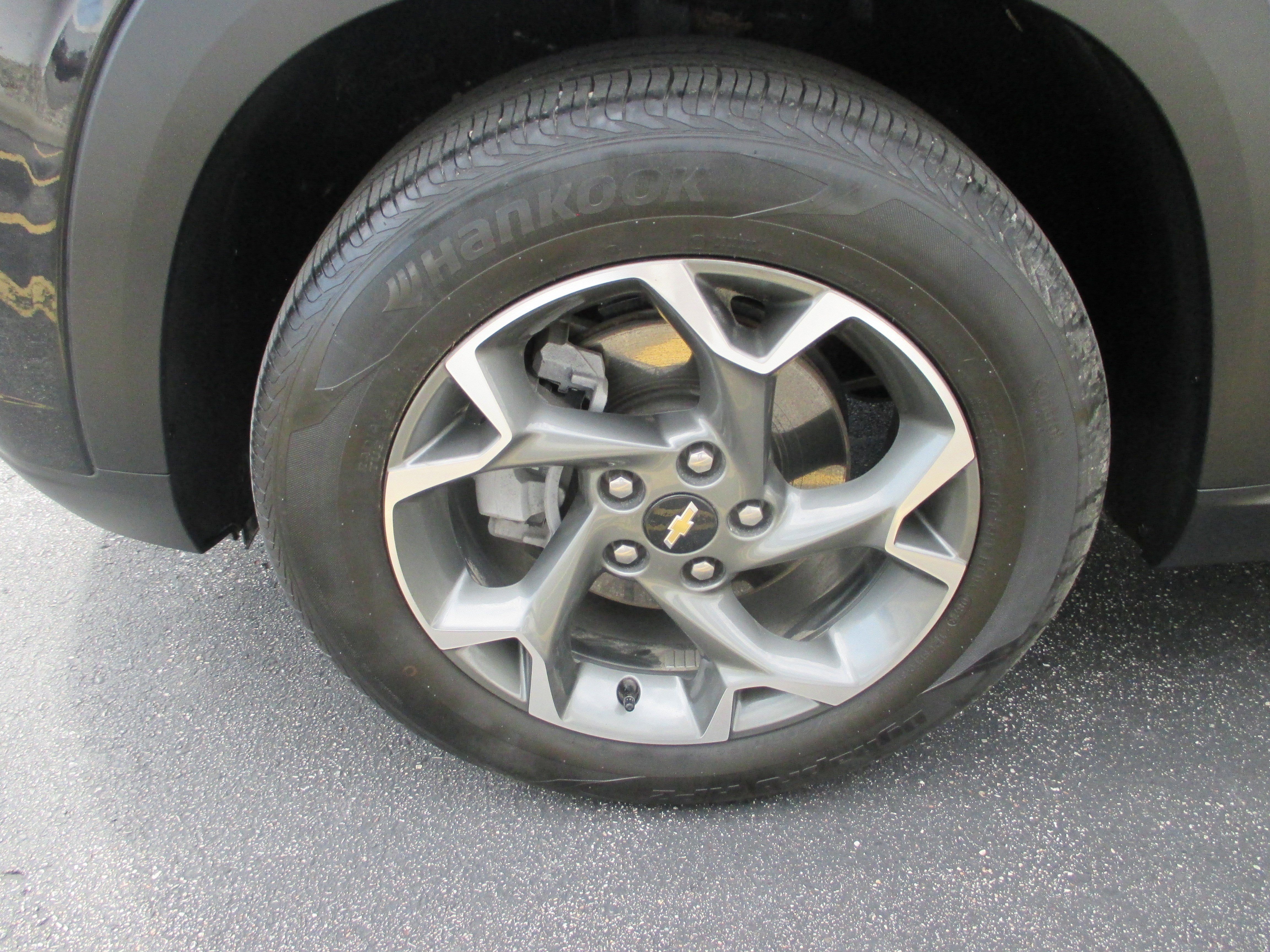 Used 2024 Chevrolet Trax LT w/ Sunroof Package FWD image 9