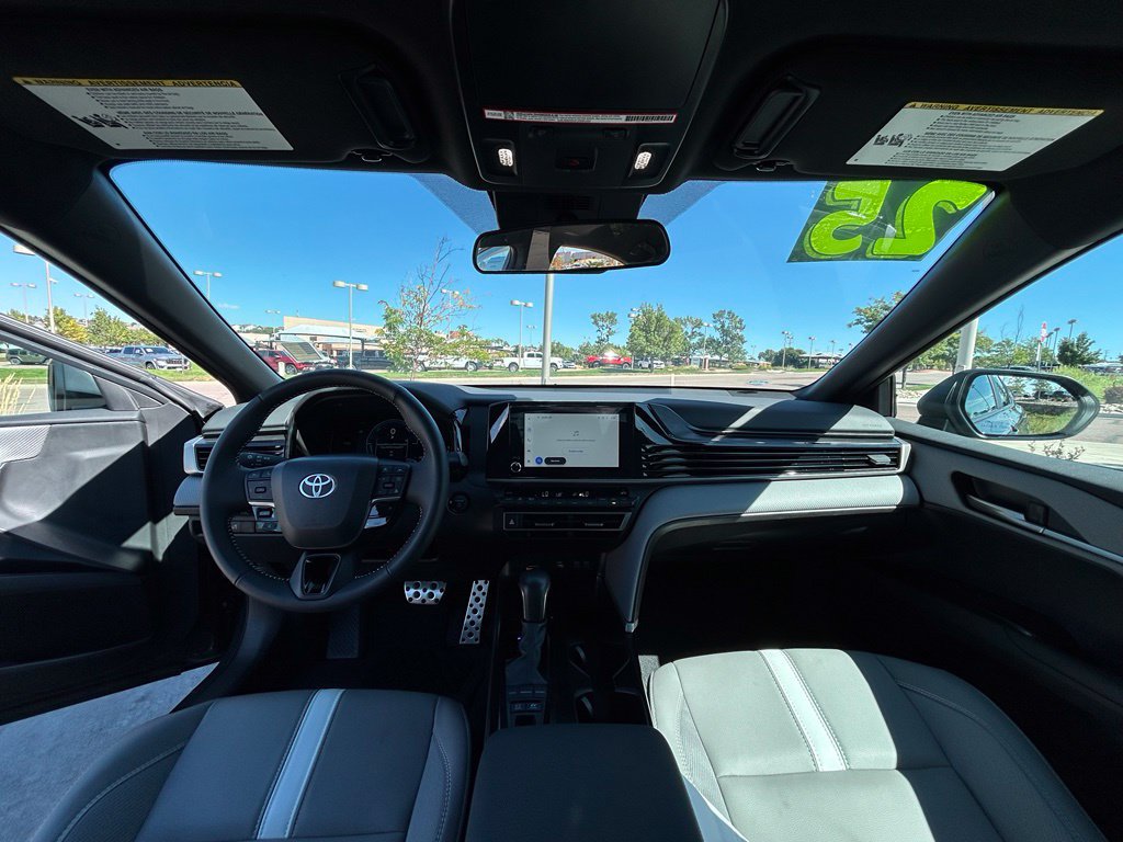Used 2025 Toyota Camry SE AWD/4WD image 10